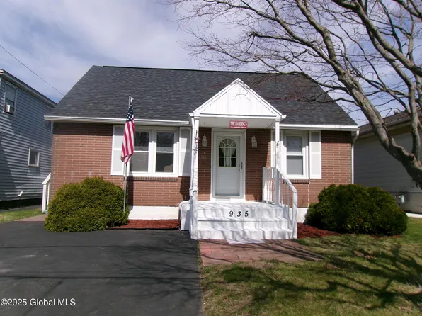 935 Marion Avenue, Schenectady, NY 12303