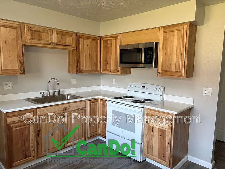 240 Carol Dr #3 — Photo 1