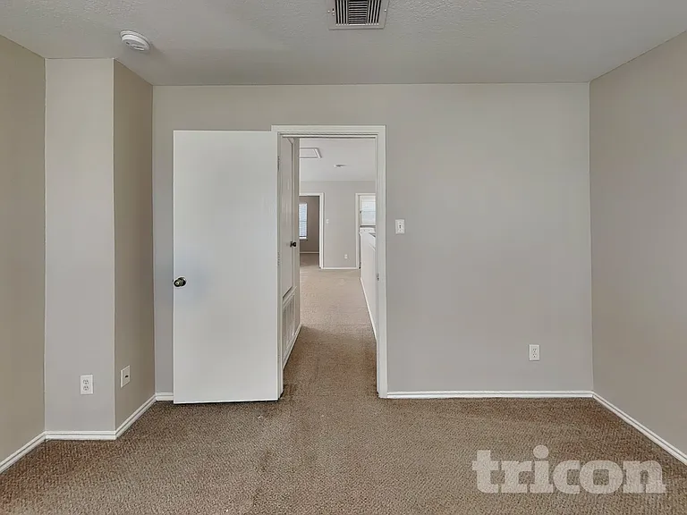 19 Bedford Bay — Photo 7