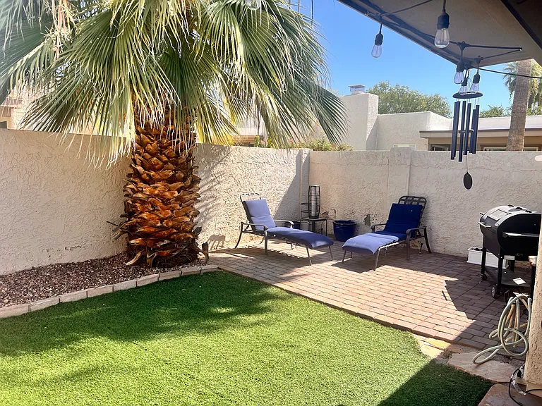 226 W Tainter Dr — Photo 15