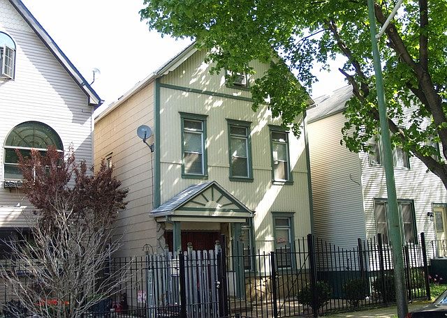 1st image of 2146 W Wellington Ave