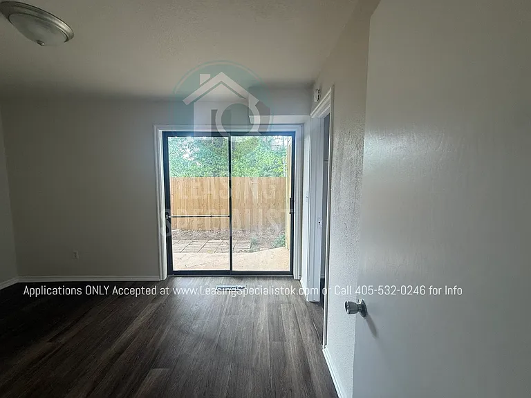 127 W Acres St #E — Photo 18