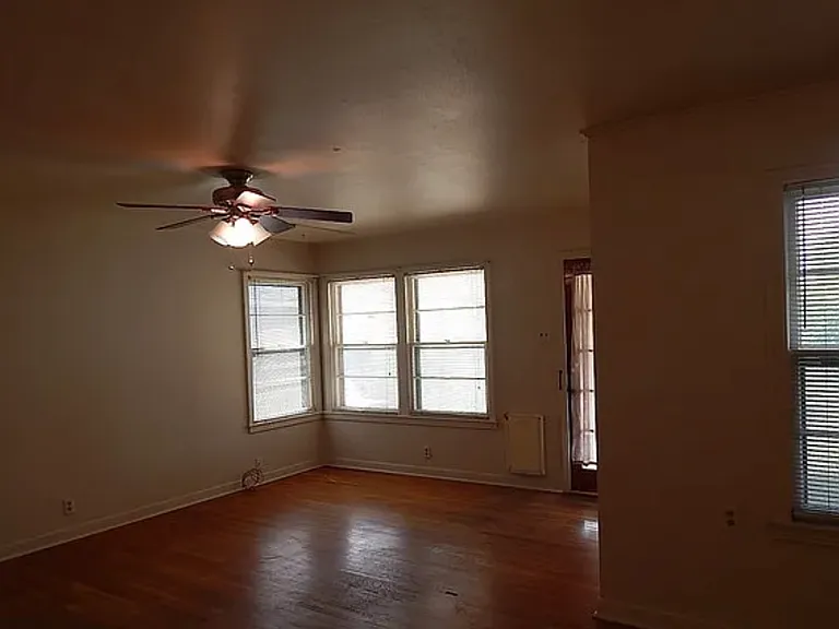 222 Wayside Dr — Photo 2