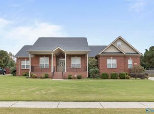 230 Twin Lakes Dr, New Market, AL 35761