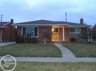 18011 Winsome Rd, Fraser, MI 48026