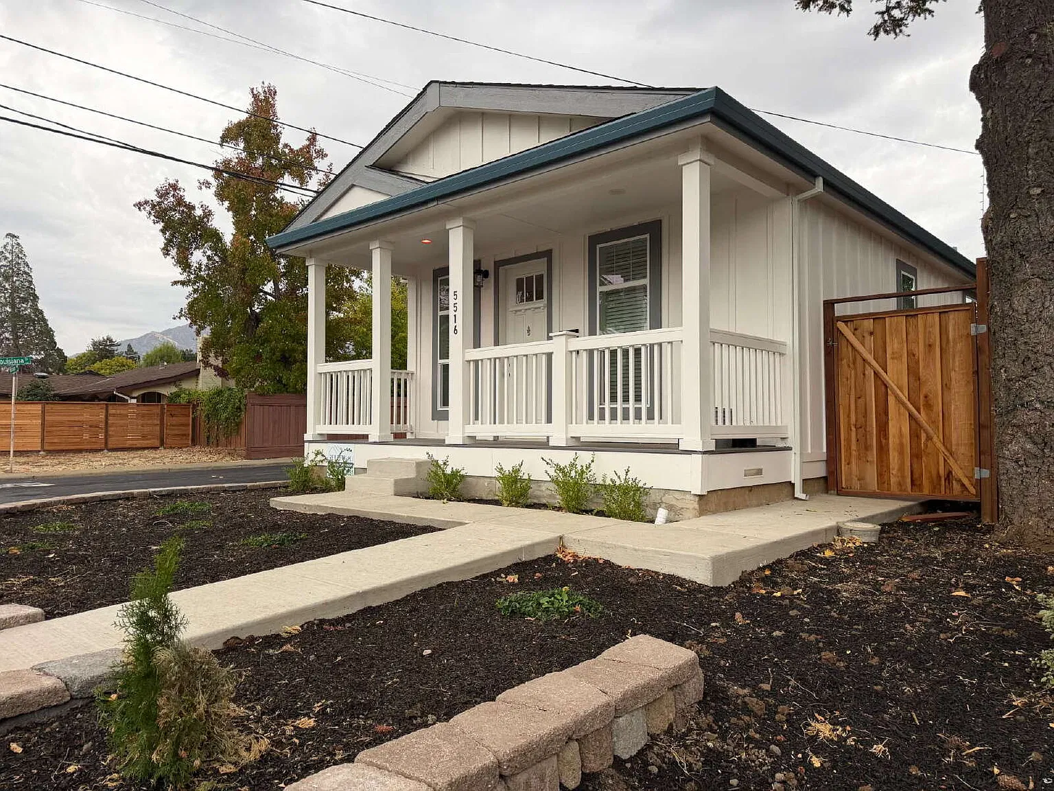 2 bed, 1.5 bath, 800 sqft, $2,900 — Photo 2