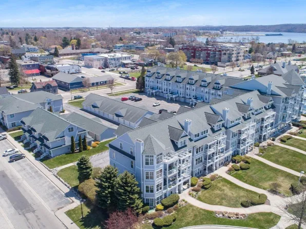 300 S Rath Ave Unit 5, Ludington, MI 49431