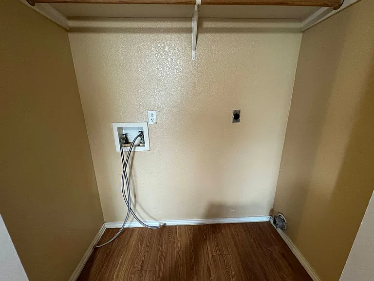 1603 Cedarhill Dr — Photo 8