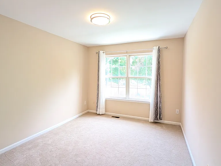 21 York Rd — Photo 11