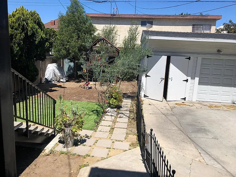 2339 W 21st St — Photo 13