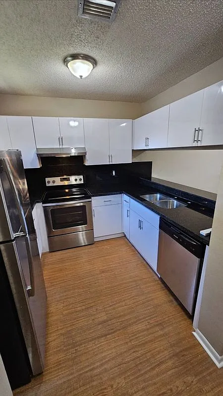 2 bed, 2.0 bath, 1160 sqft, $2,100 — Photo 1
