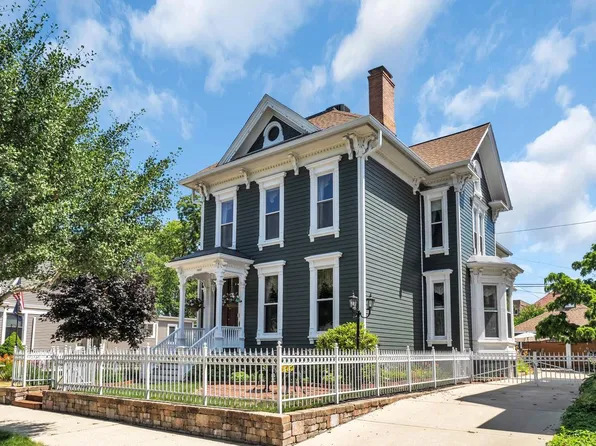 1037 College AVENUE, Racine, WI 53403