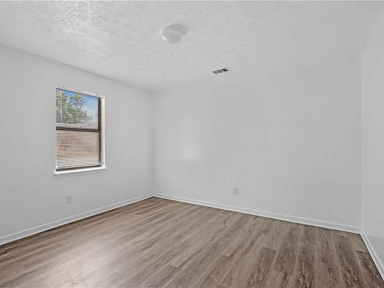233 Tanglewood Dr #B — Photo 11