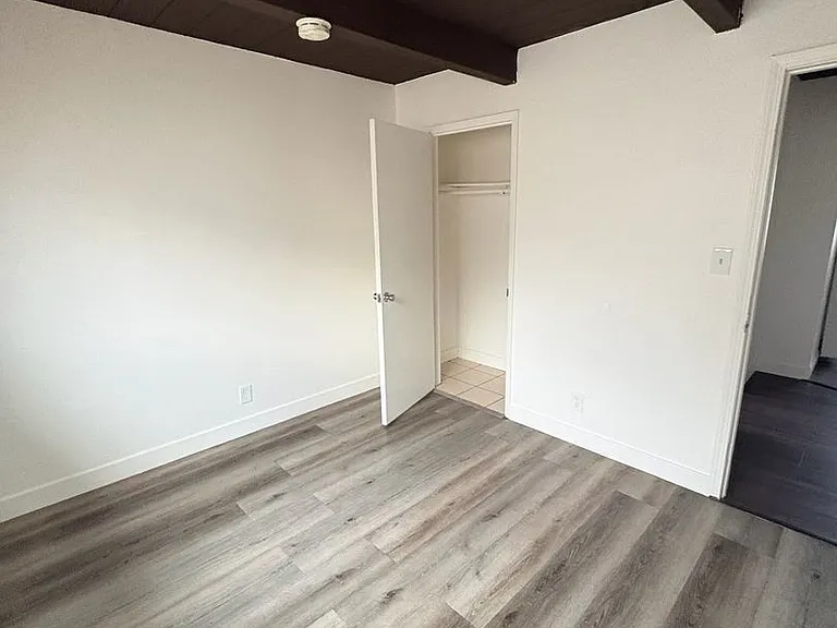 692 34th St — Photo 2