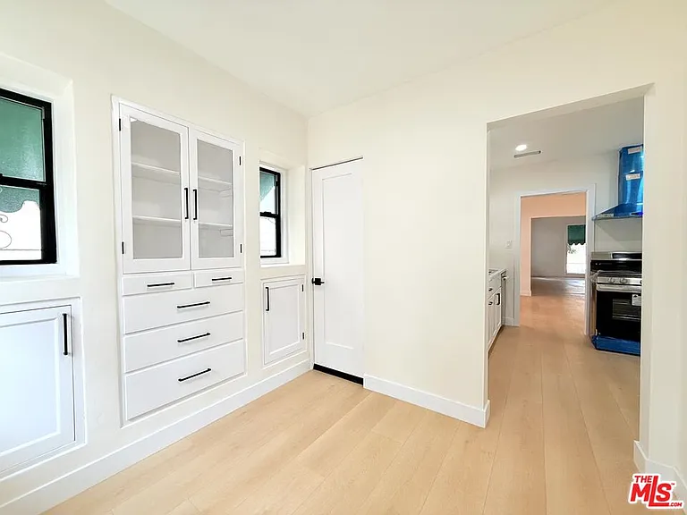 6132 Whitsett Ave — Photo 16