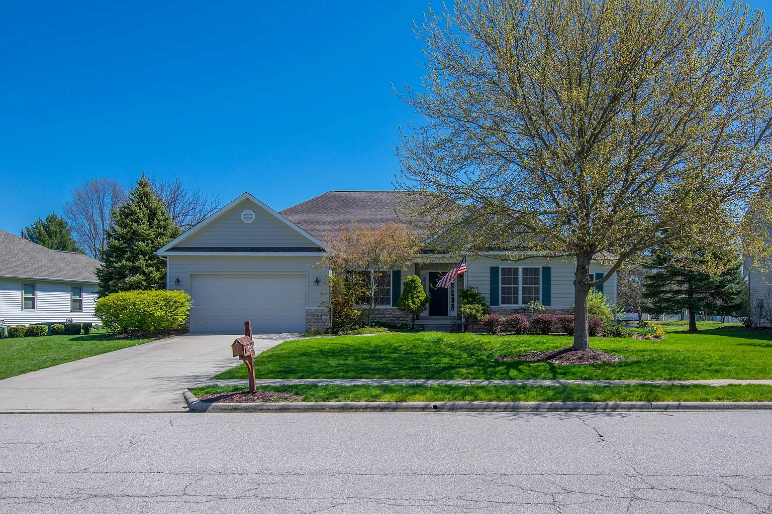 8204 Chateau Ln photo 1