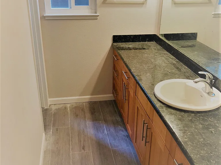 1060 Noriega Ave #8 — Photo 8
