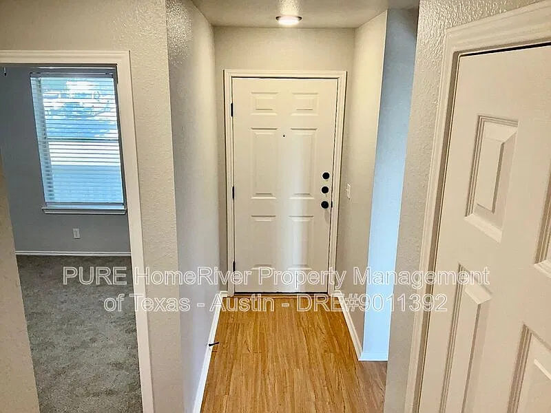 3 bed, 2.0 bath, 1028 sqft, $1,700 — Photo 3