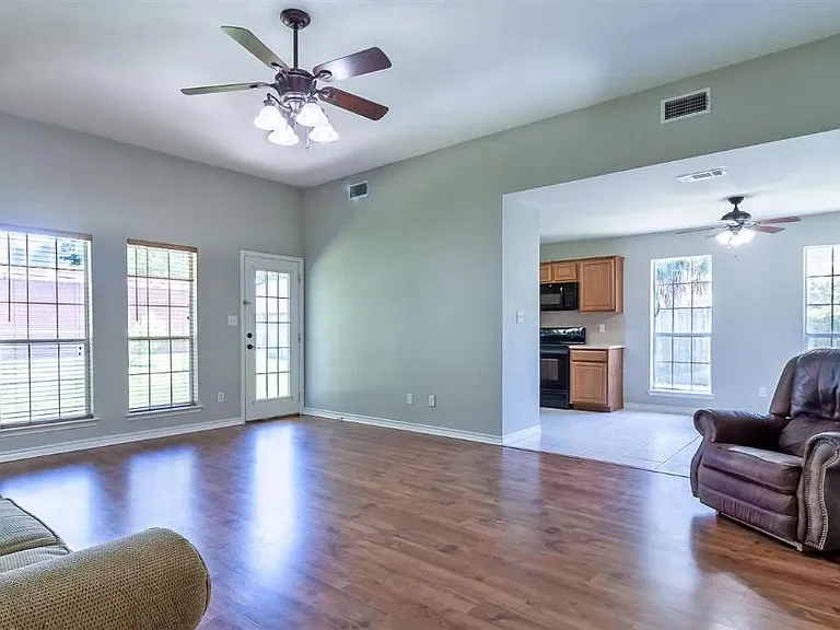 5920 Travis — Photo 3