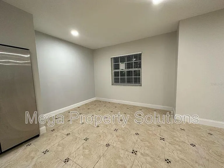 104 W Brentridge Dr #1 — Photo 9