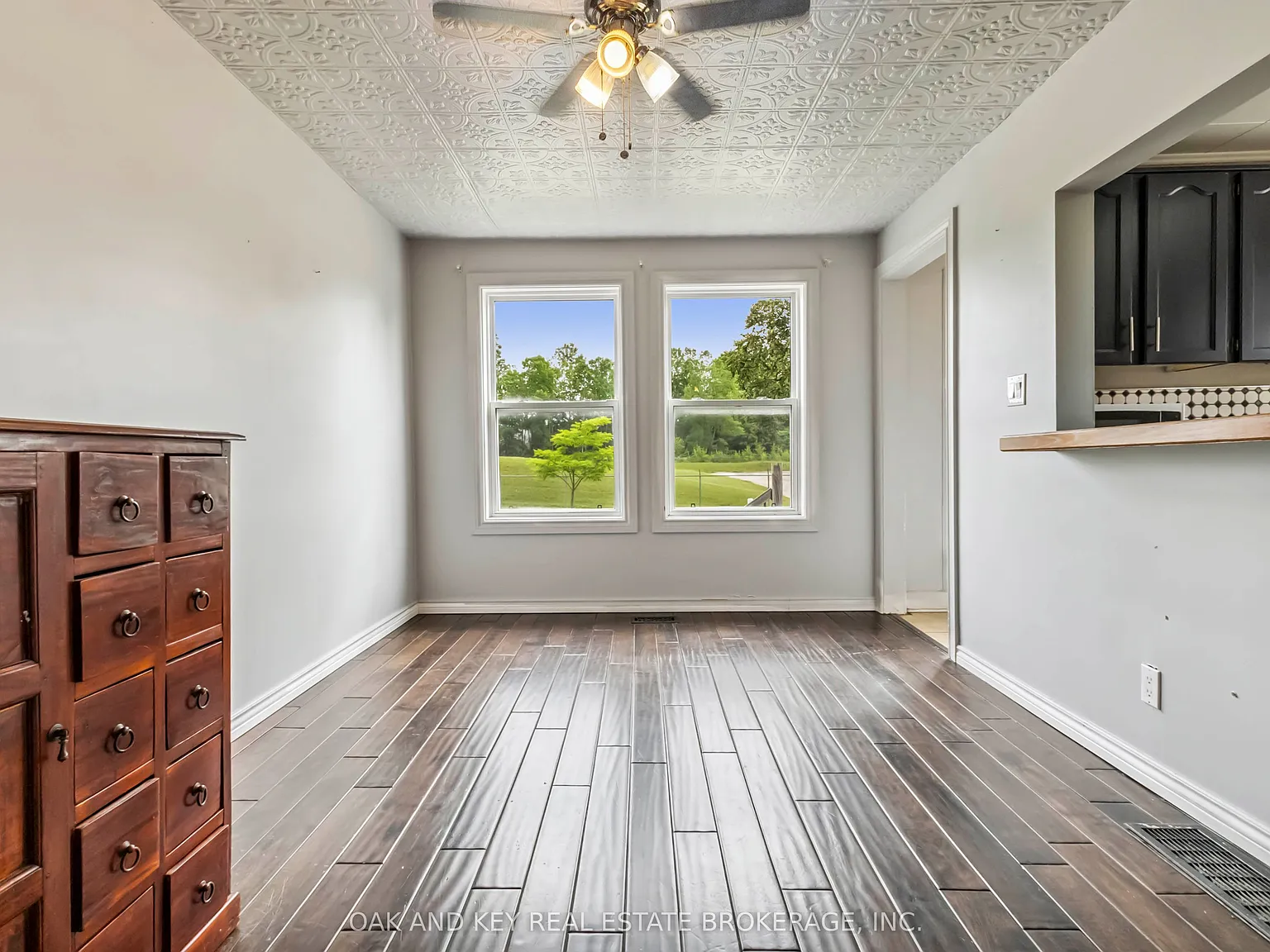 3 bed, $2,200 — Photo 4