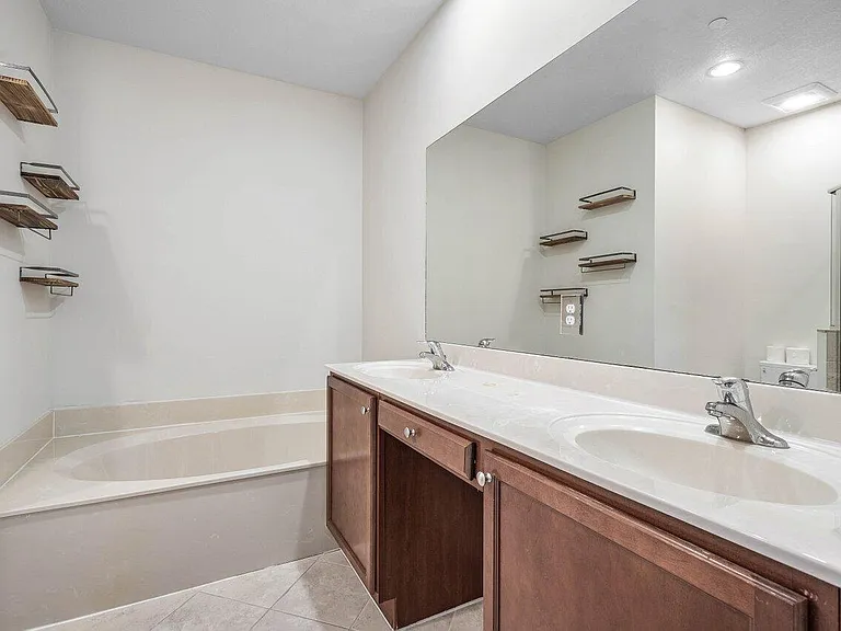48 NW Hawthorne Pl — Photo 23