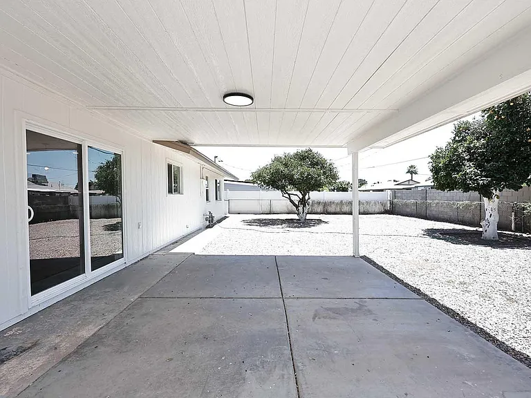 10537 W La Jolla Dr — Photo 31