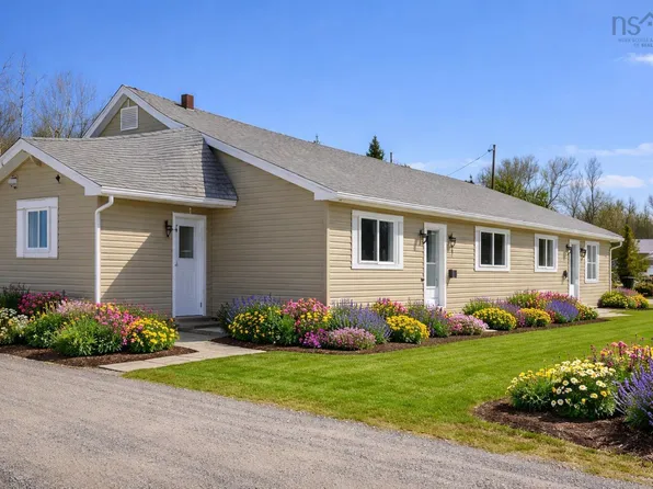 39 Emmanuel St, Stellarton, NS B2H 5H7