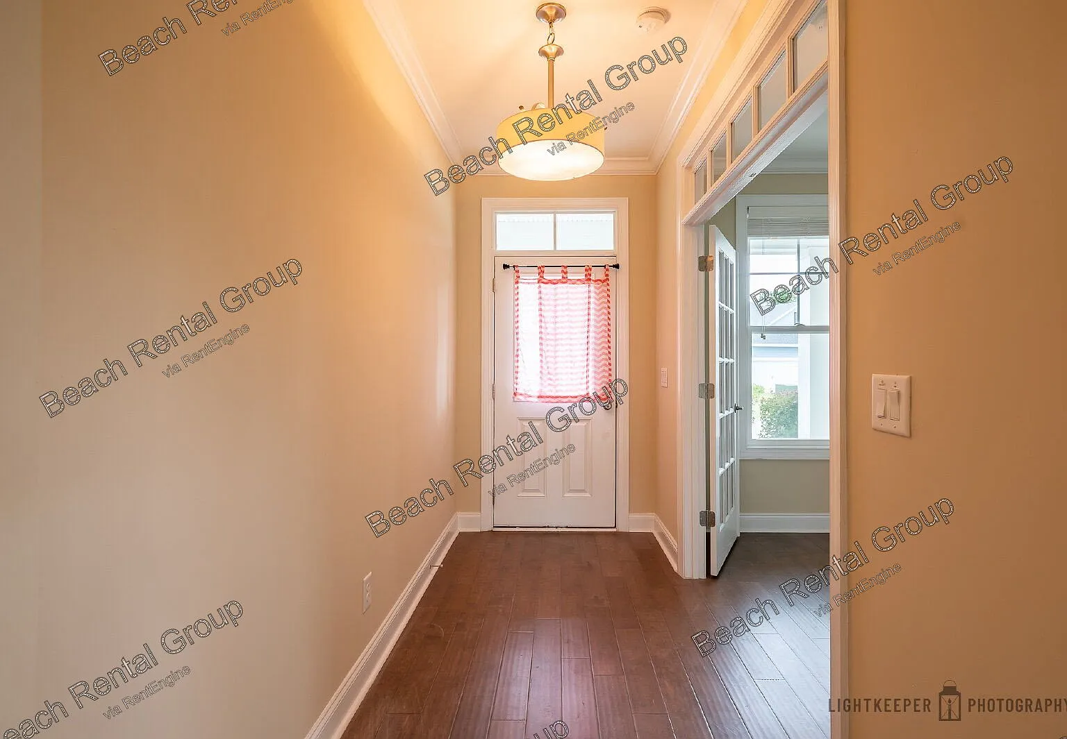 3 bed, 2.0 bath, 1900 sqft, $2,895 — Photo 4