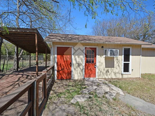 3174 Boon St, Seguin, TX 78155