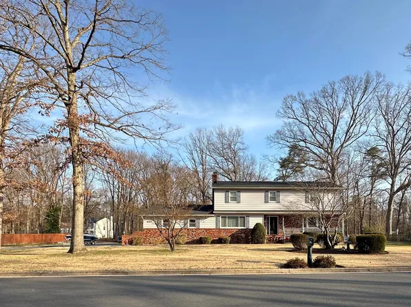 8327 Fairwood Dr, Pasadena, MD 21122