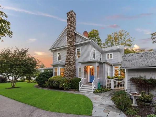 74 Caswell St, Narragansett, RI 02882