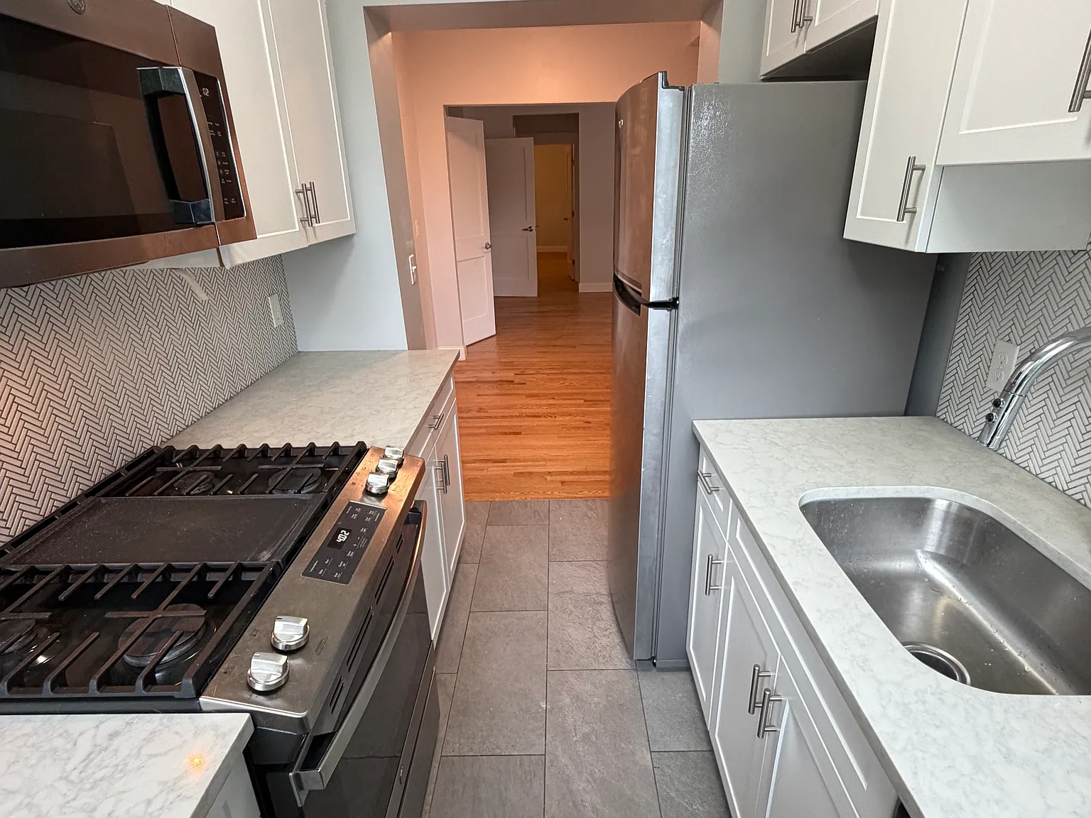 1 bed, 784 sqft, $2,495 — Photo 2