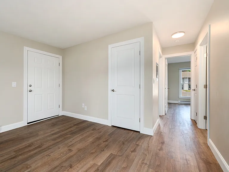Old Carriage House Apartments — Photo 27