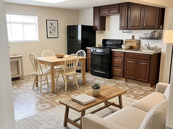 5th image of 3341 Parkway Dr