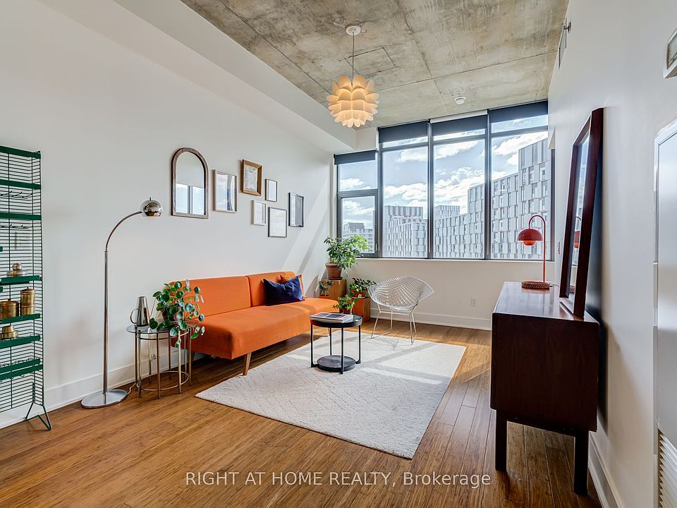 1st image of 90 Trinity St #805
