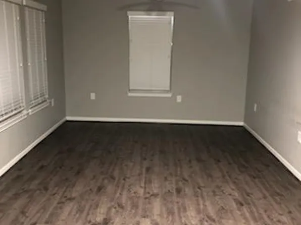 8001 De Priest St, Houston, TX 77088