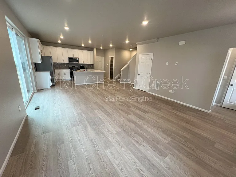 741 N Tempe St — Photo 6
