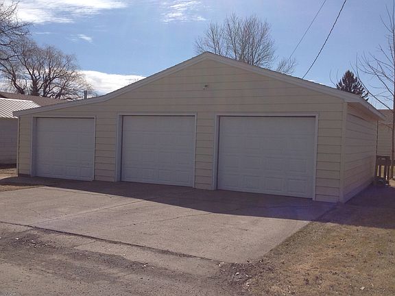 3 Stall Garage