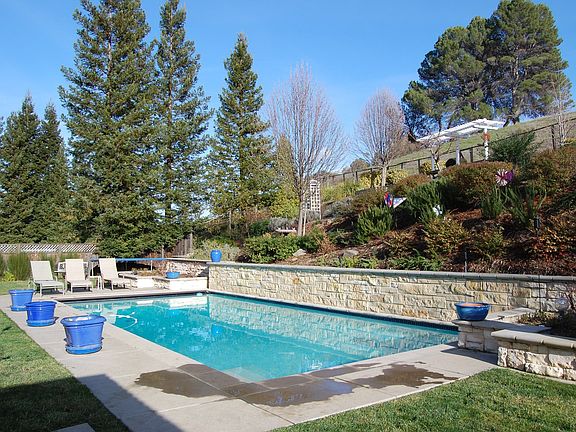 Rear yard is an Entertainers dream.