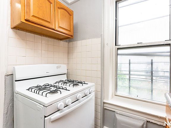 5th image of 1625 Park Pl #8