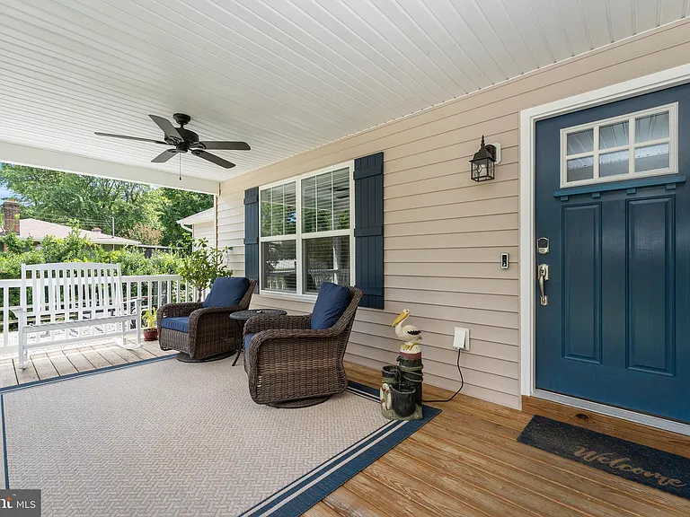 305 Cedar Ln — Photo 2