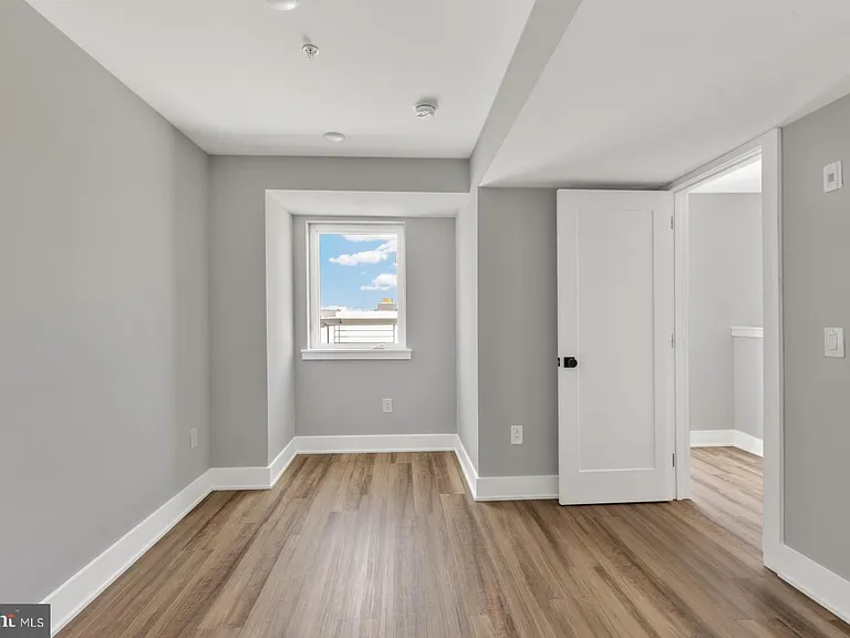 3965 Lancaster Ave #302 — Photo 15