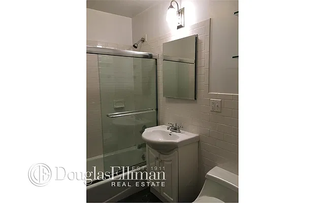 Rented by Douglas Elliman | media 19