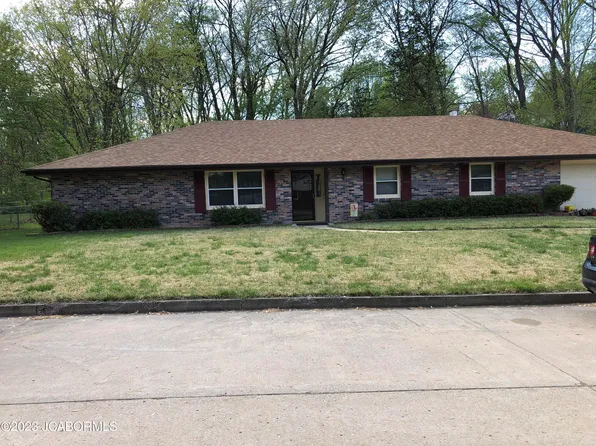 220 Woodridge Dr, Jefferson City, MO 65101