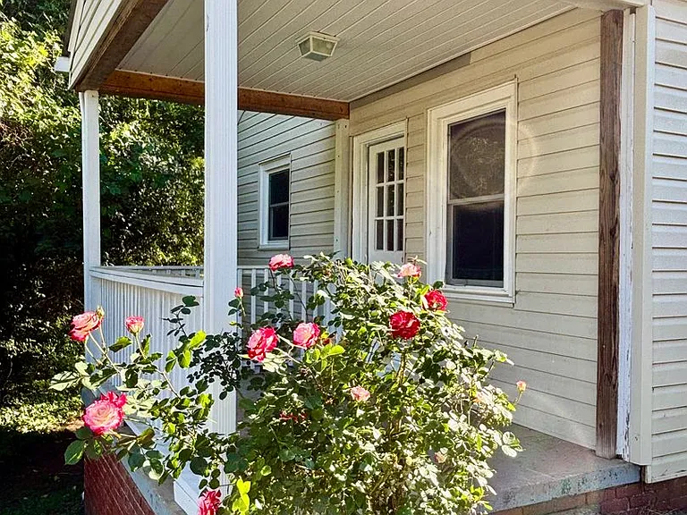 2565 Brentwood Pl — Photo 2