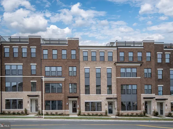 2613 River Birch Rd, Herndon, VA 20171
