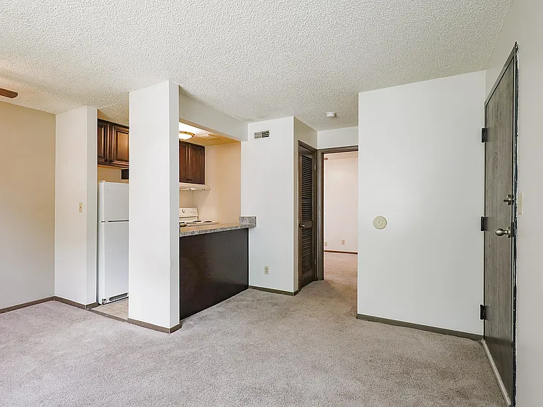 1327 D St #6 — Photo 8