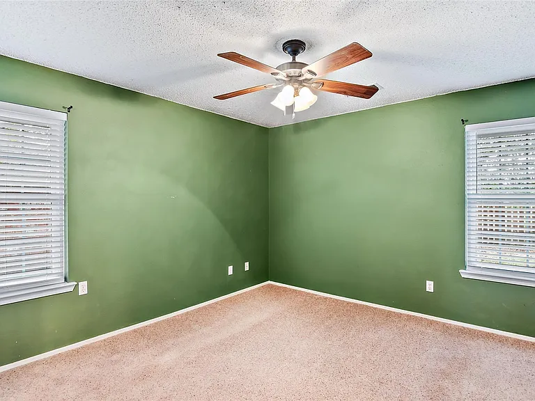 525 Baldwin St — Photo 8