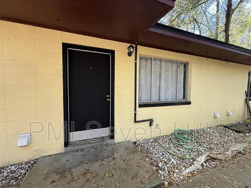 Building Photo - 1510 Milton St #2